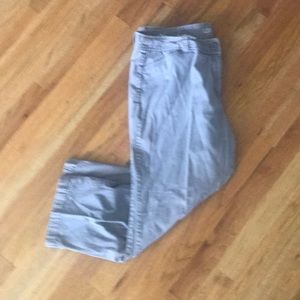 Ann Taylor Loft gray capris. Sz 16